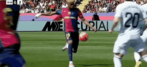 库尔图瓦逆转战胜对手，实现反超