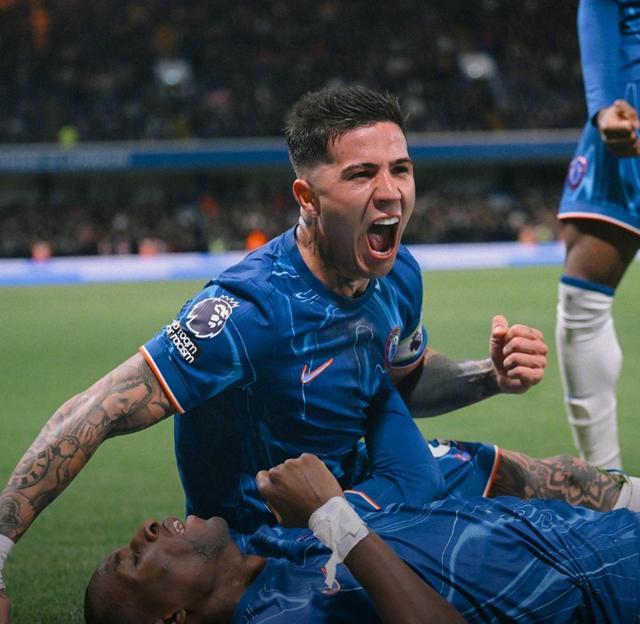 张弓搭箭，曼城绝杀晋级领跑淘汰赛的简单介绍